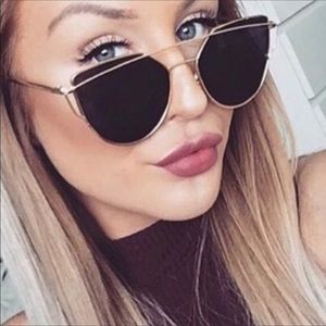 🖤New🖤Gold Mirrored Cat eyed sunglasses